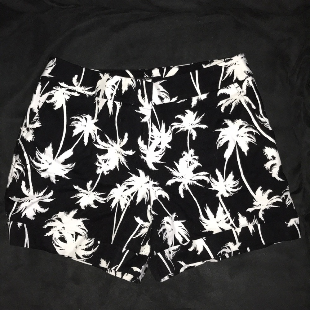 Black tropical print shorts